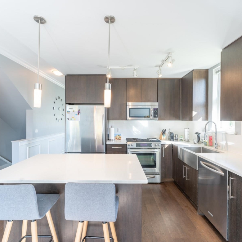 308-8485 New Haven Close