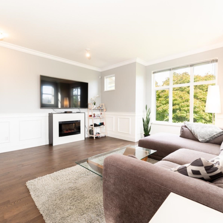 308-8485 New Haven Close