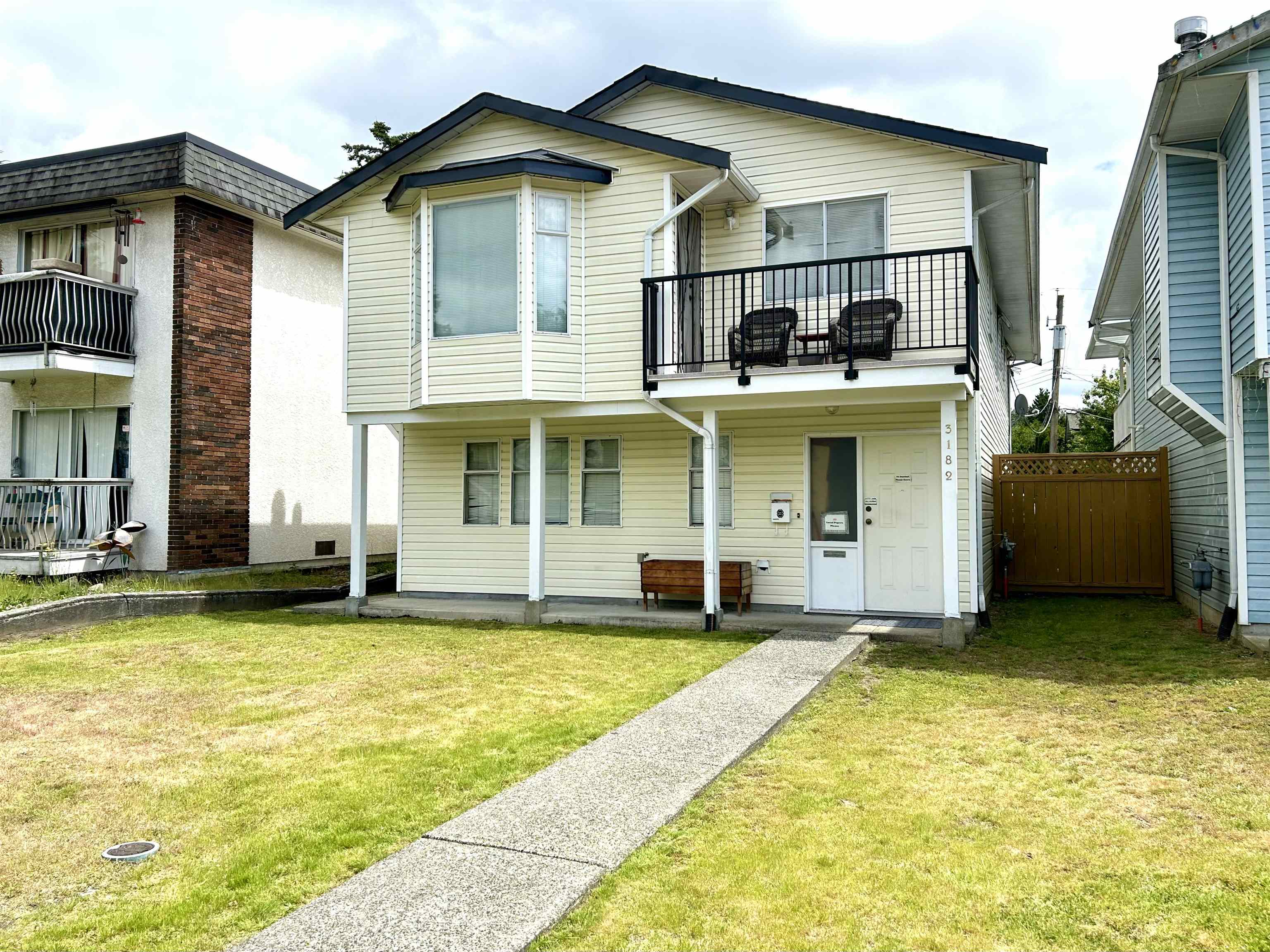 3182 JERVIS STREET, Port Coquitlam, British Columbia V3C 3H7 R2896723