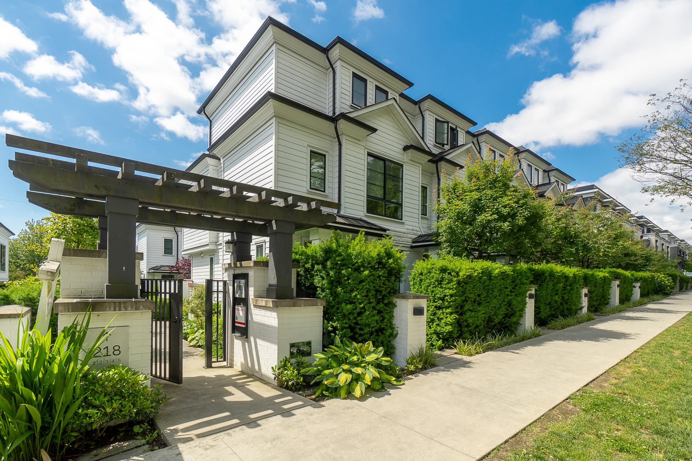 2-218 W62ND AVENUE, Vancouver, British Columbia, 3 Bedrooms Bedrooms, ,3 BathroomsBathrooms,Residential Attached,For Sale,R2897967