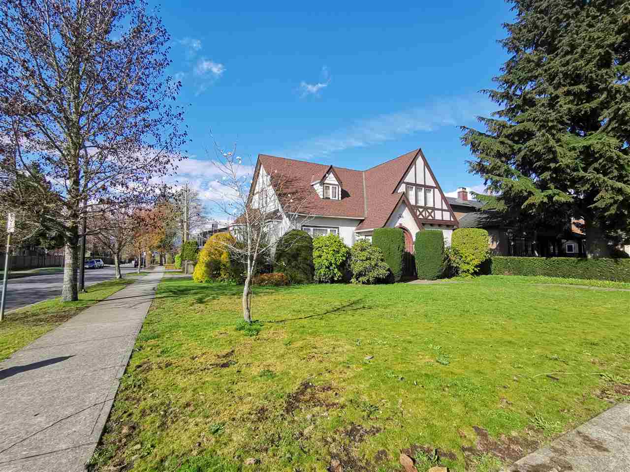 595 W28TH AVENUE, Vancouver, British Columbia, 4 Bedrooms Bedrooms, ,3 BathroomsBathrooms,Residential Detached,For Sale,R2357773