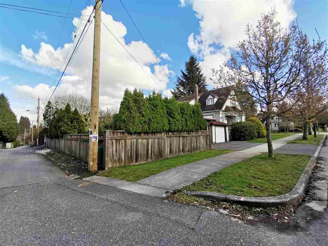 595 W28TH AVENUE, Vancouver, British Columbia, 4 Bedrooms Bedrooms, ,3 BathroomsBathrooms,Residential Detached,For Sale,R2357773