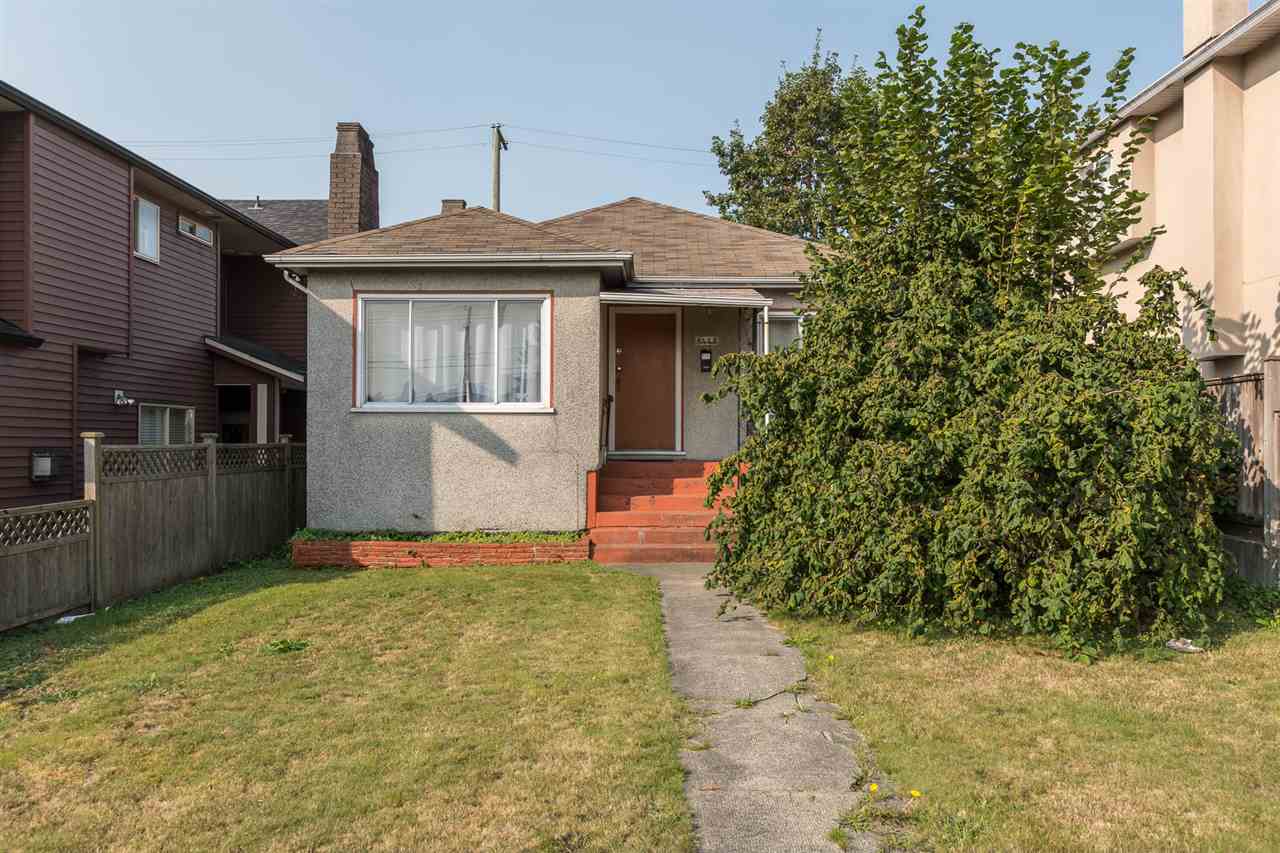 8443 OAK STREET, Vancouver, British Columbia, 3 Bedrooms Bedrooms, ,2 BathroomsBathrooms,Residential Detached,For Sale,R2769532