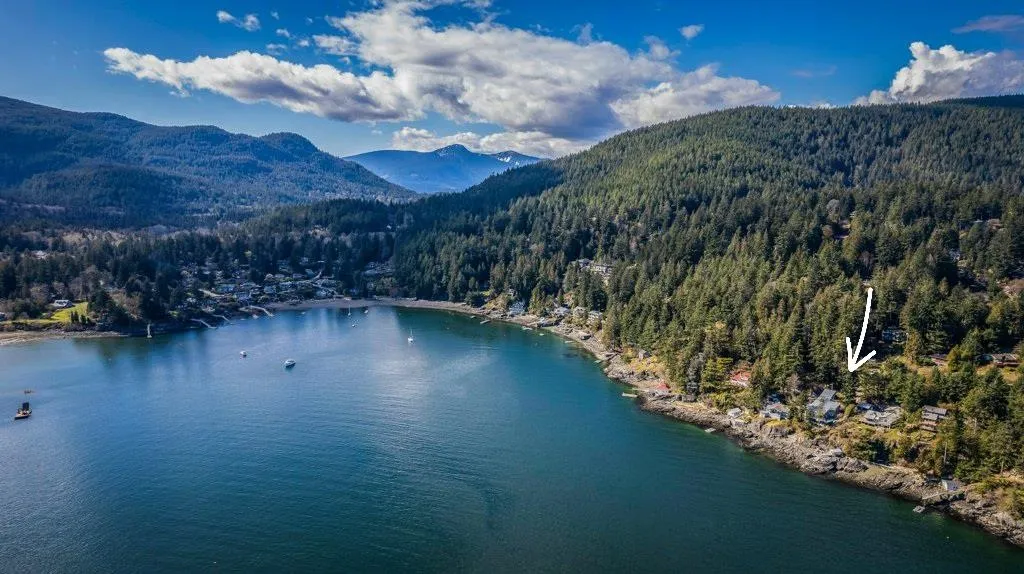 Mannion or Deep Bay is the perfect Bay to watch lots of sea life or drop a crab trap.