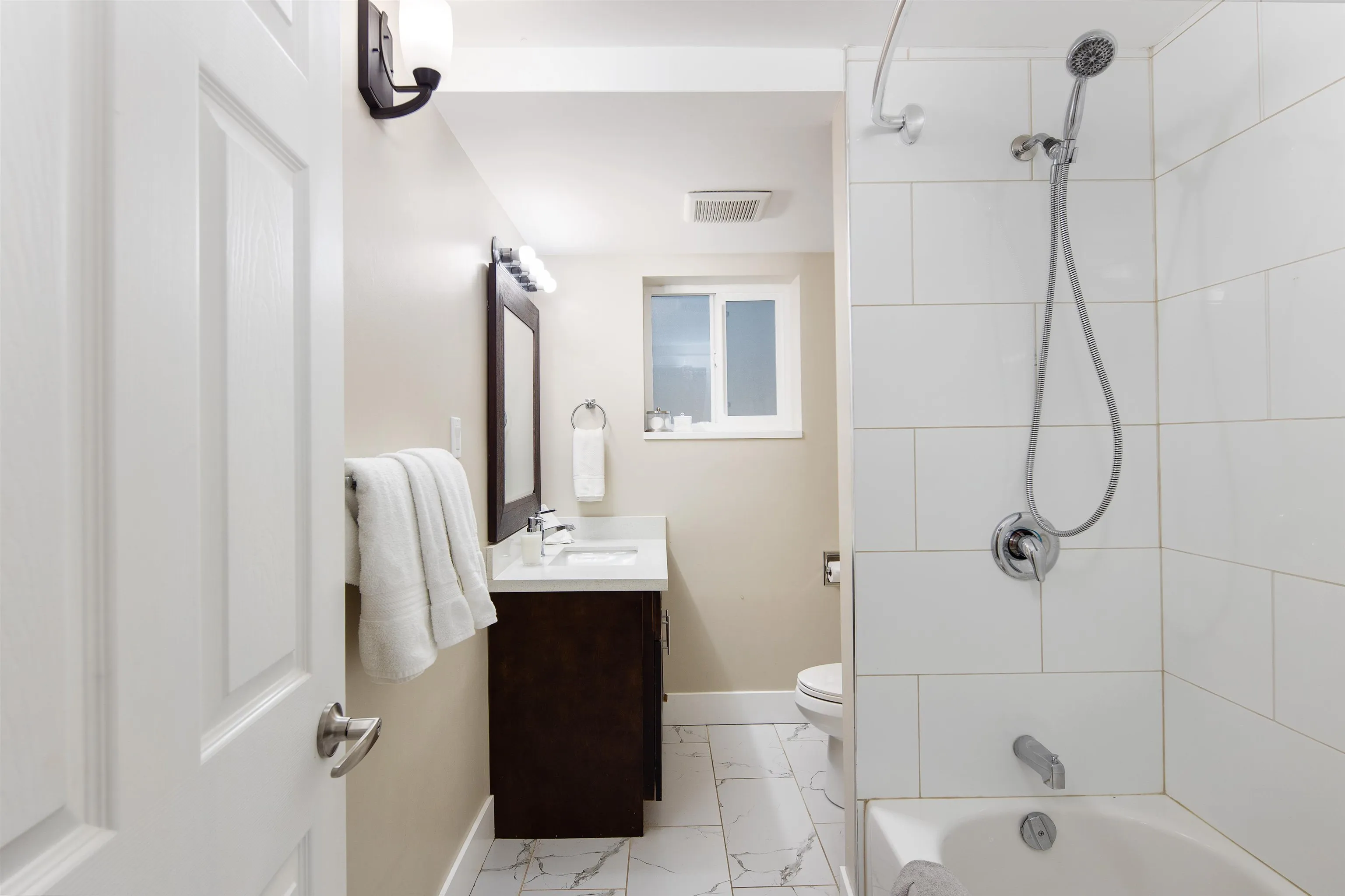 2750 (garden unit) - bathroom