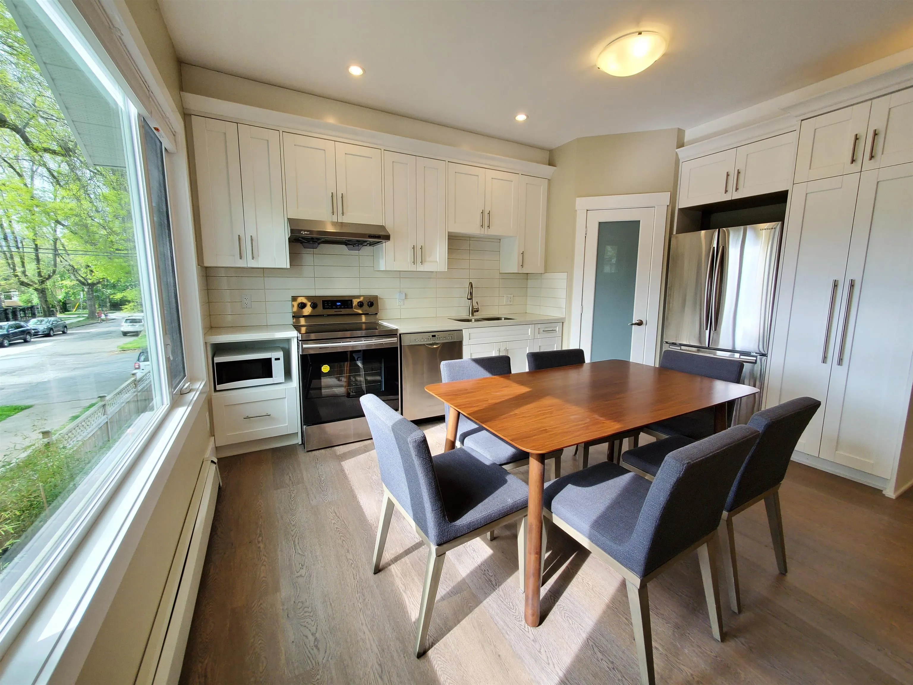 195 w 12th - dining room / kitchen