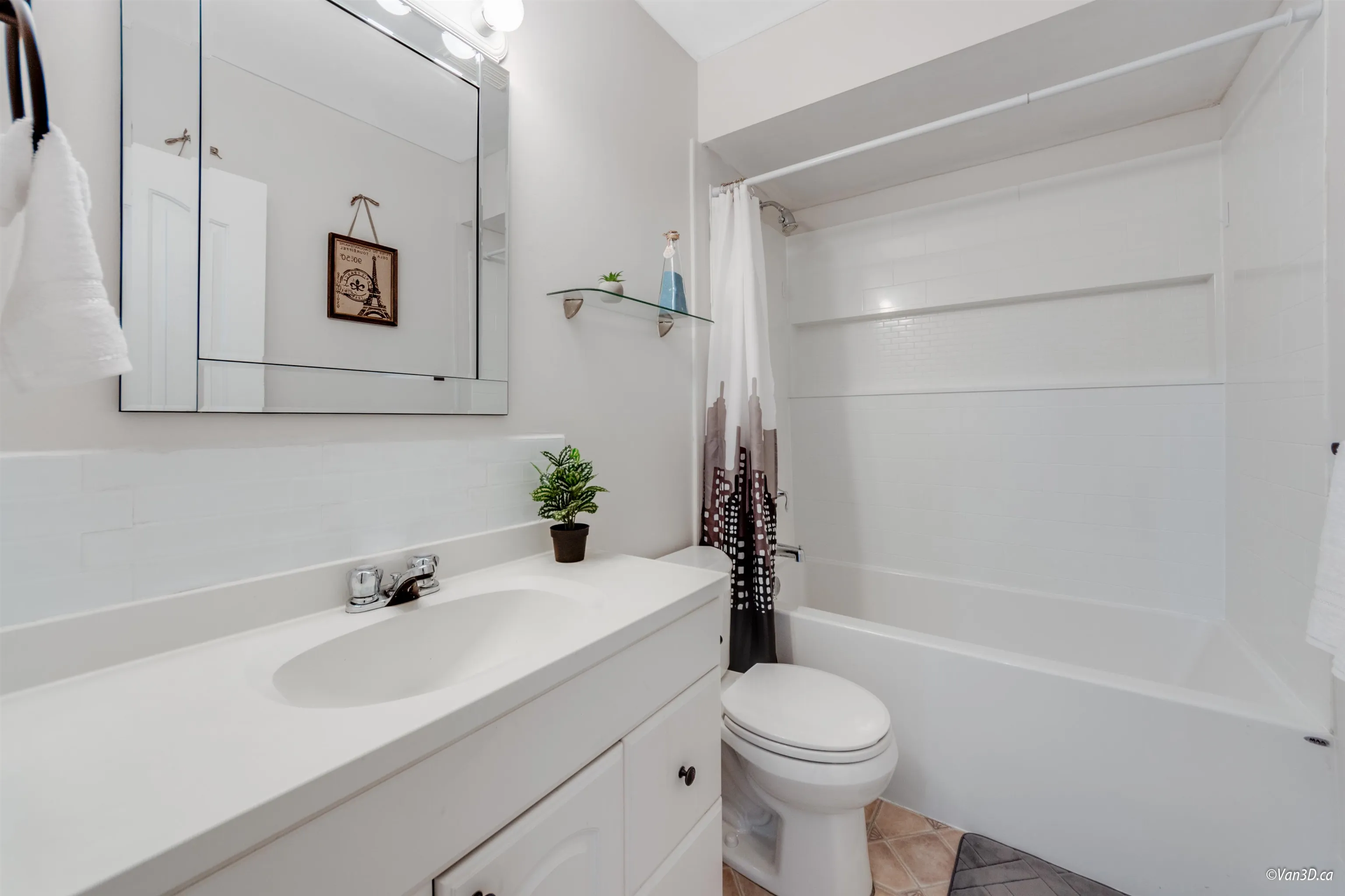 Full 4-pc Bathroom on 2nd floor