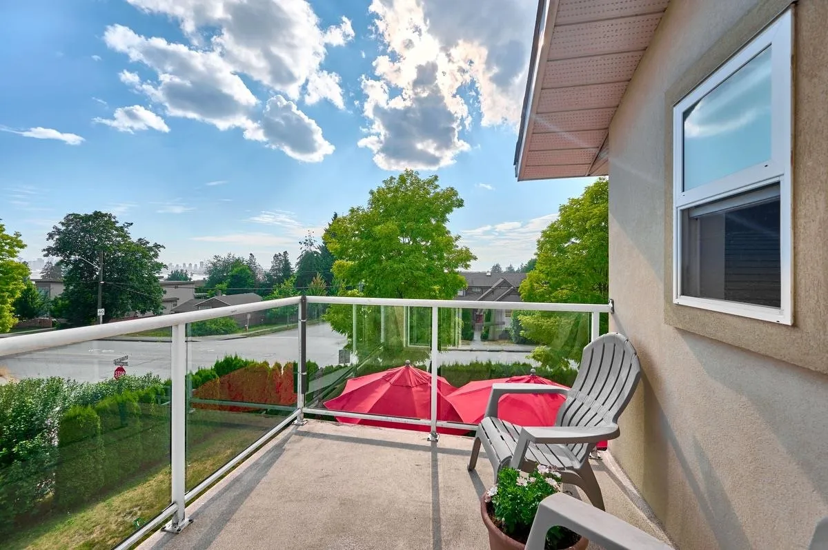 West Facing sundrenched deck off the master offering city and water views