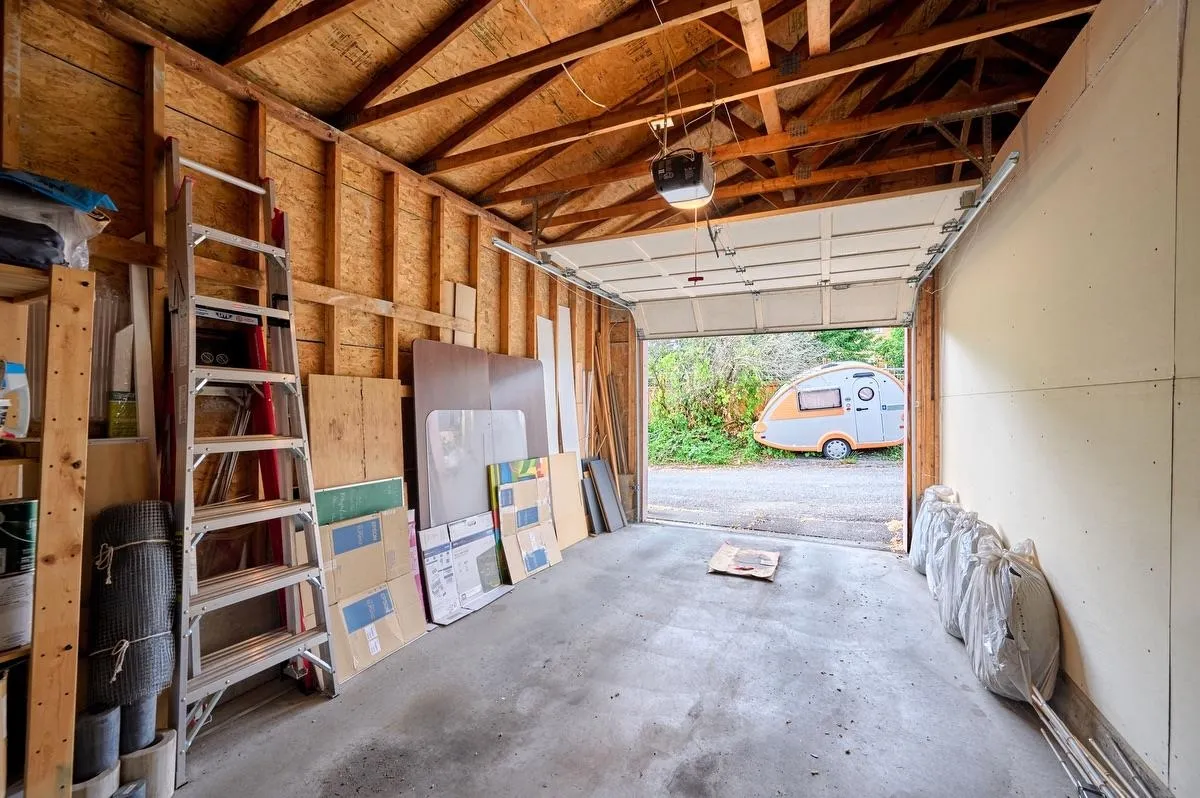 Single Garage off the lane