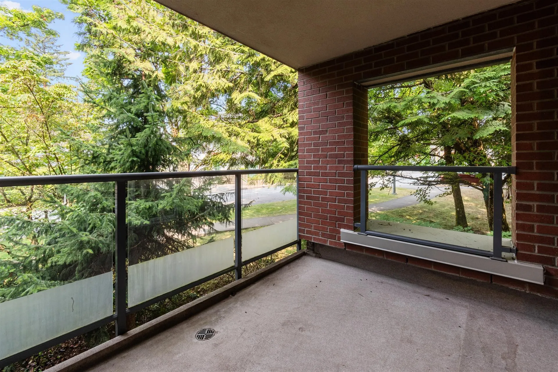 Spacious covered patio off the living room