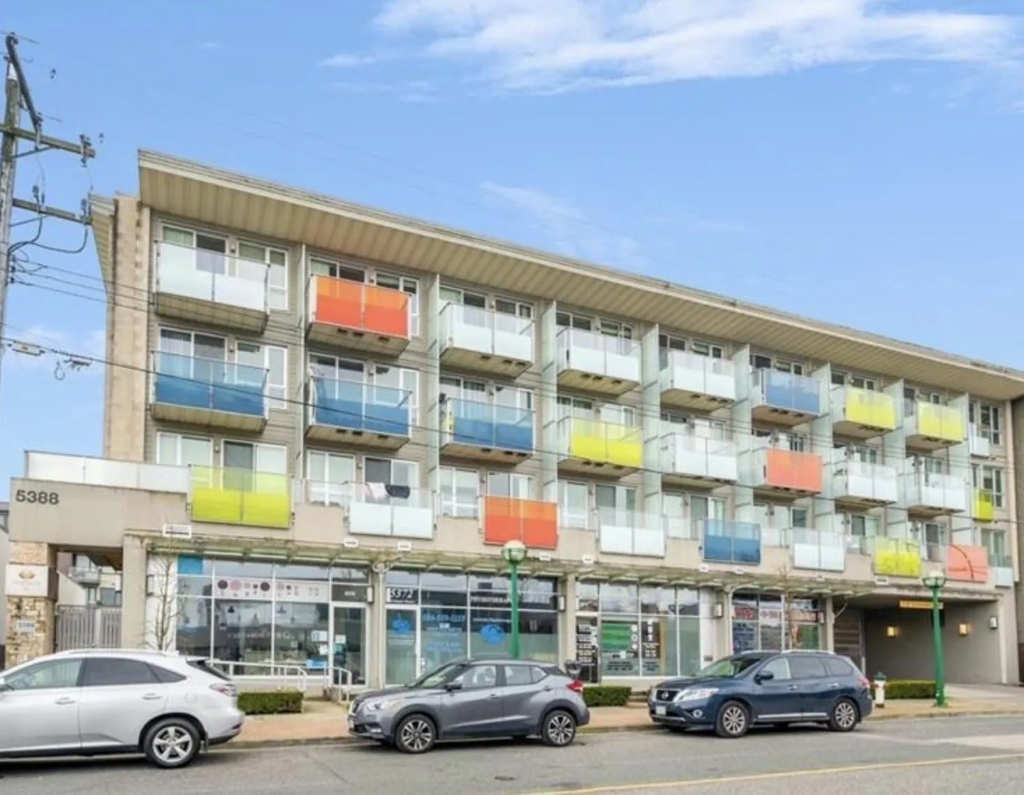 Central Location Near Royal Oak Skytrain and Kingsway Buses