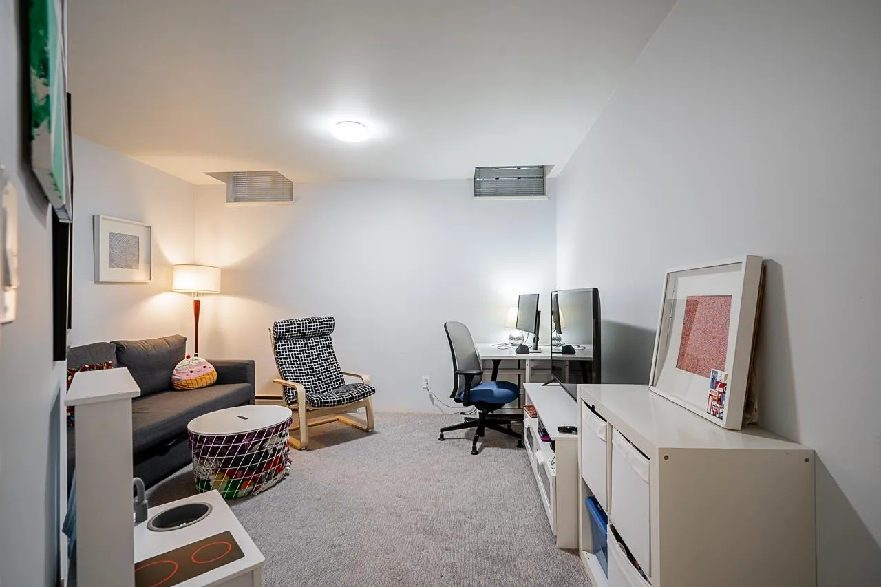 Recreation room/guest room/office