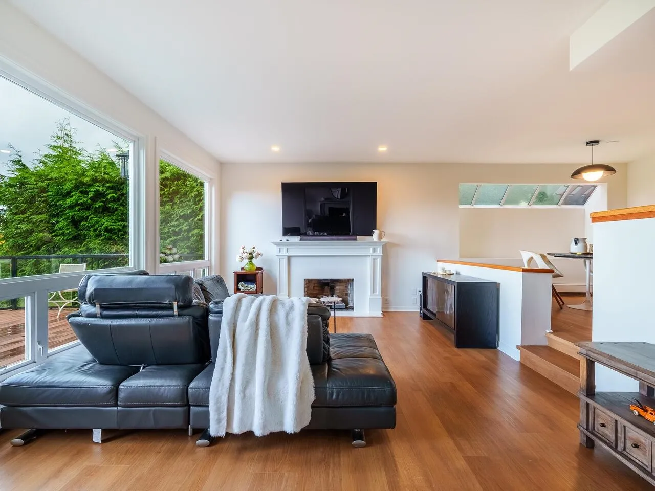 Gas Fireplace, new Eng.Hardwood Floors