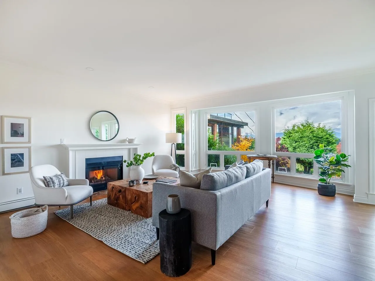 Gas Fireplace, new Eng.Hardwood floors