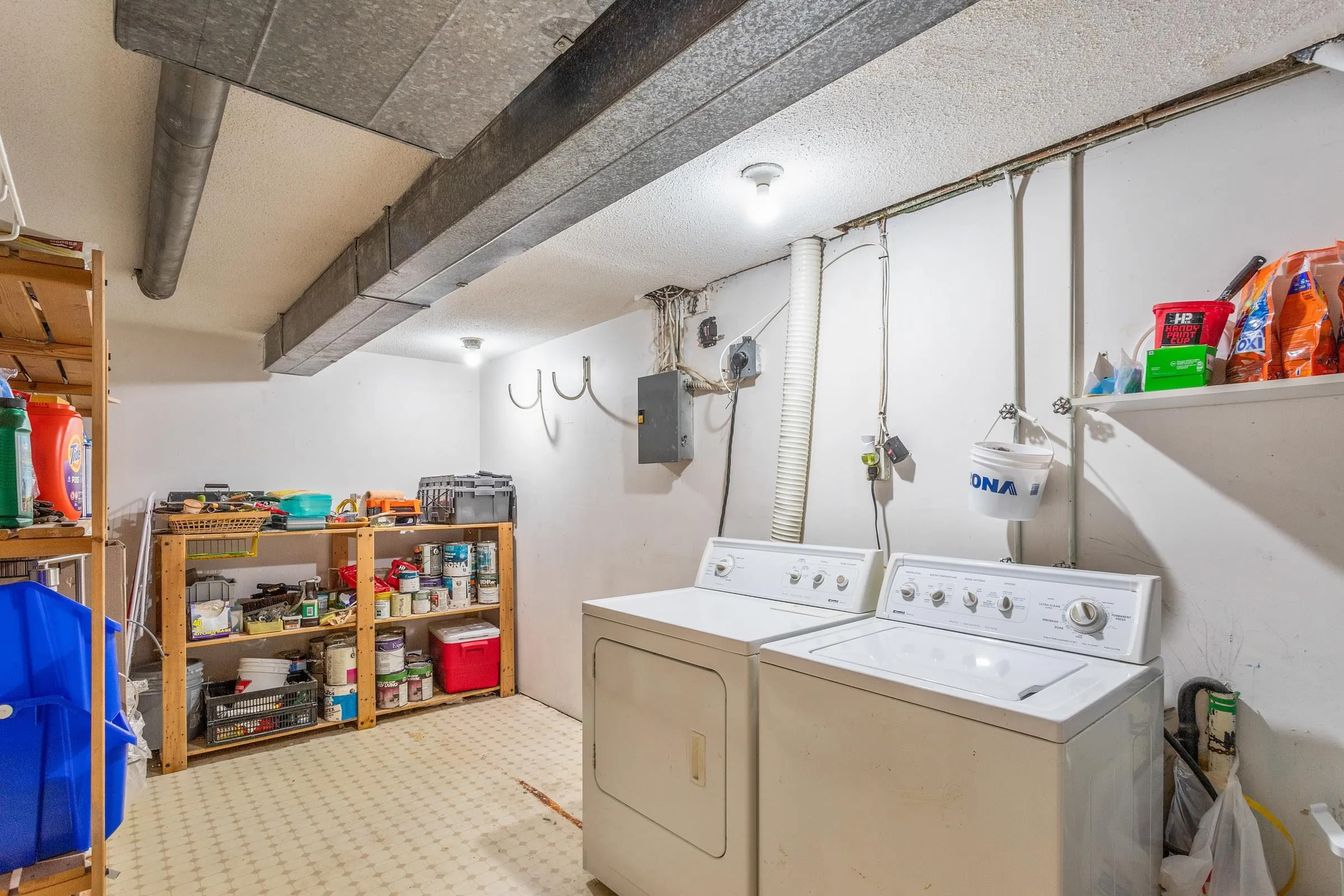 S x S washer / dryer in Utility Room! Possibility to install a second Bathroom!