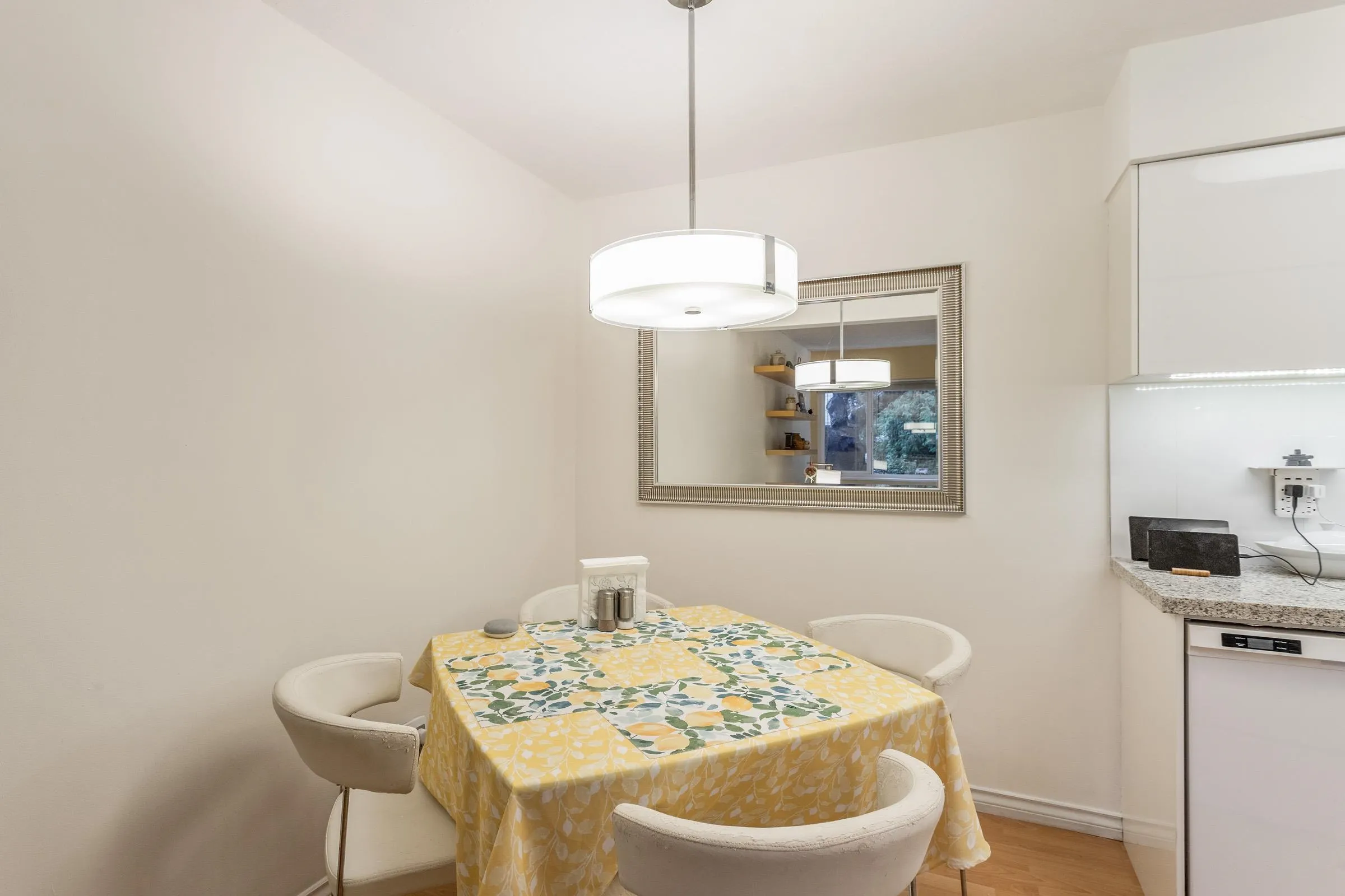 Dining Room adjacent to Kitchen!