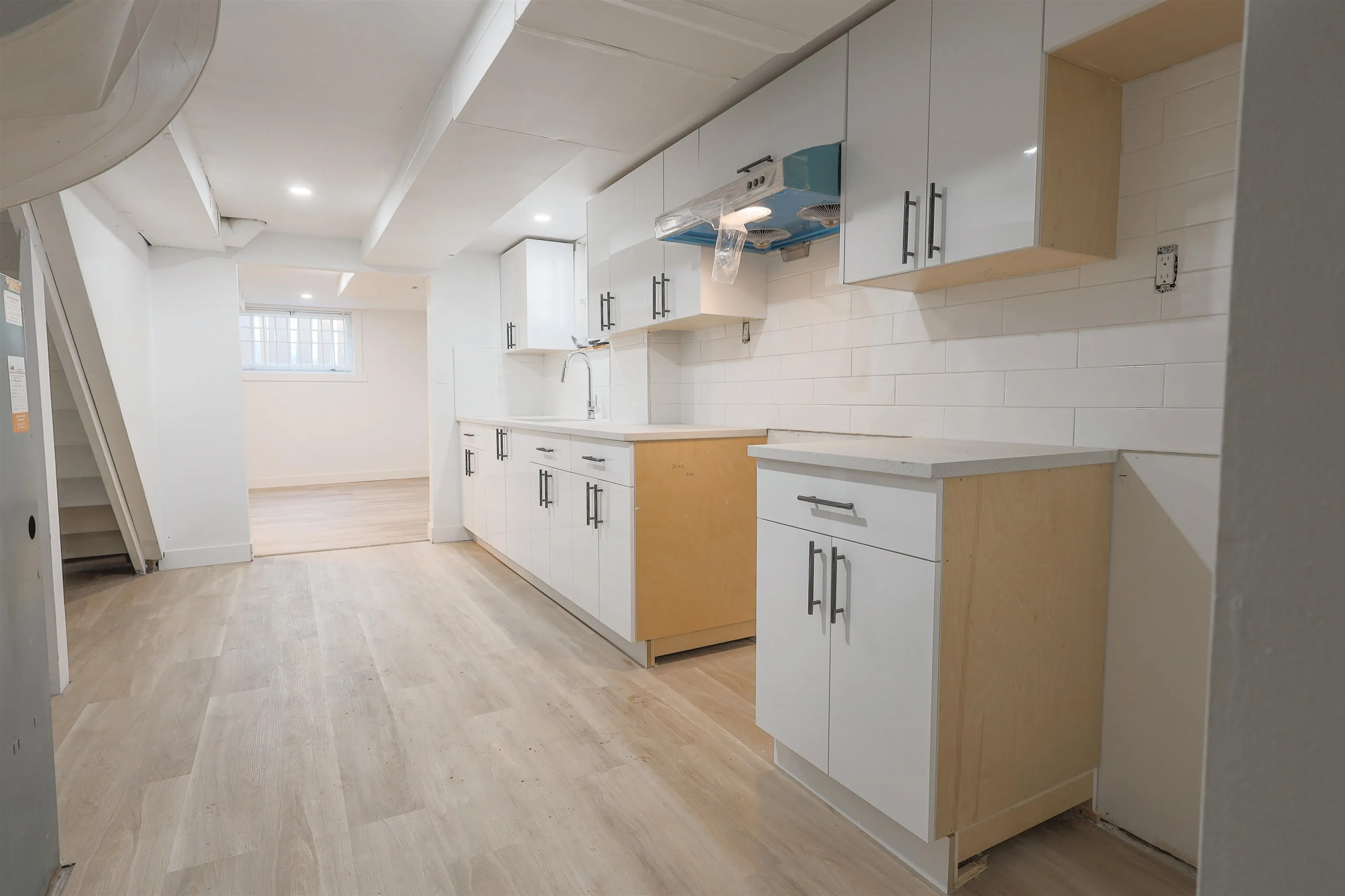 Photos before appliances arrived. There is a fridge and Stovetop included