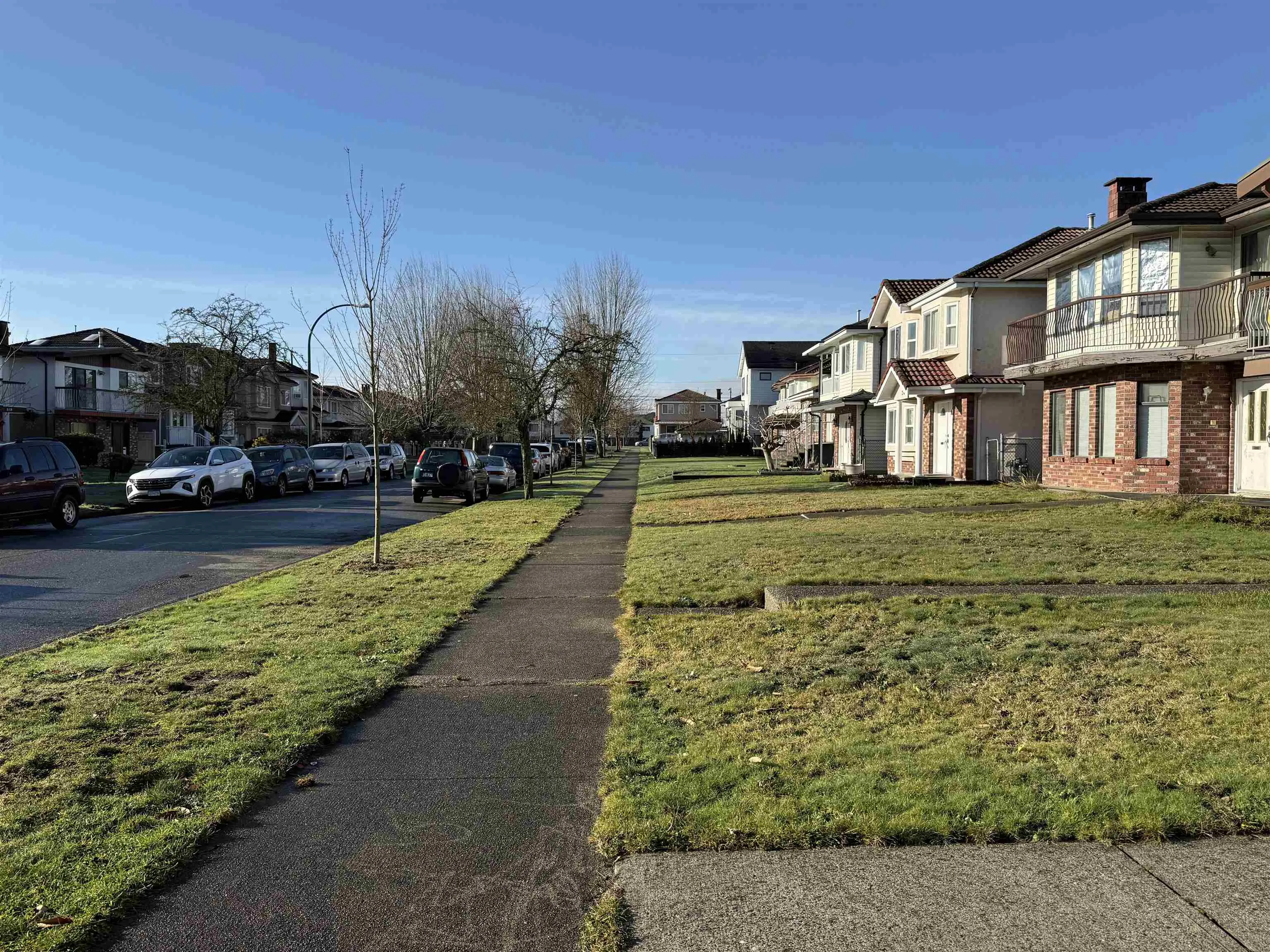 Nice and clean street view.